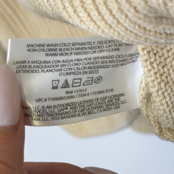 NWOT GAP Women's Cream Crew Neck Sweater PTP: 21”-23” - Picture 5 of 7